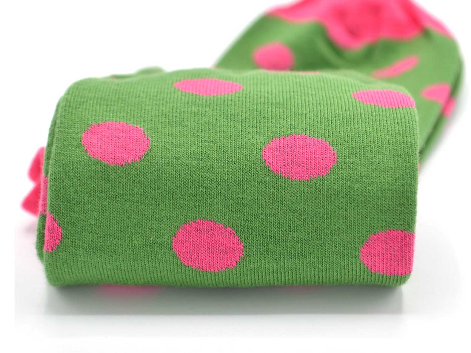 chaussettes-fantaisie-hommes-femmes-en-coton-vertes-à-motif-gros-roses-remaillées-à-la-main